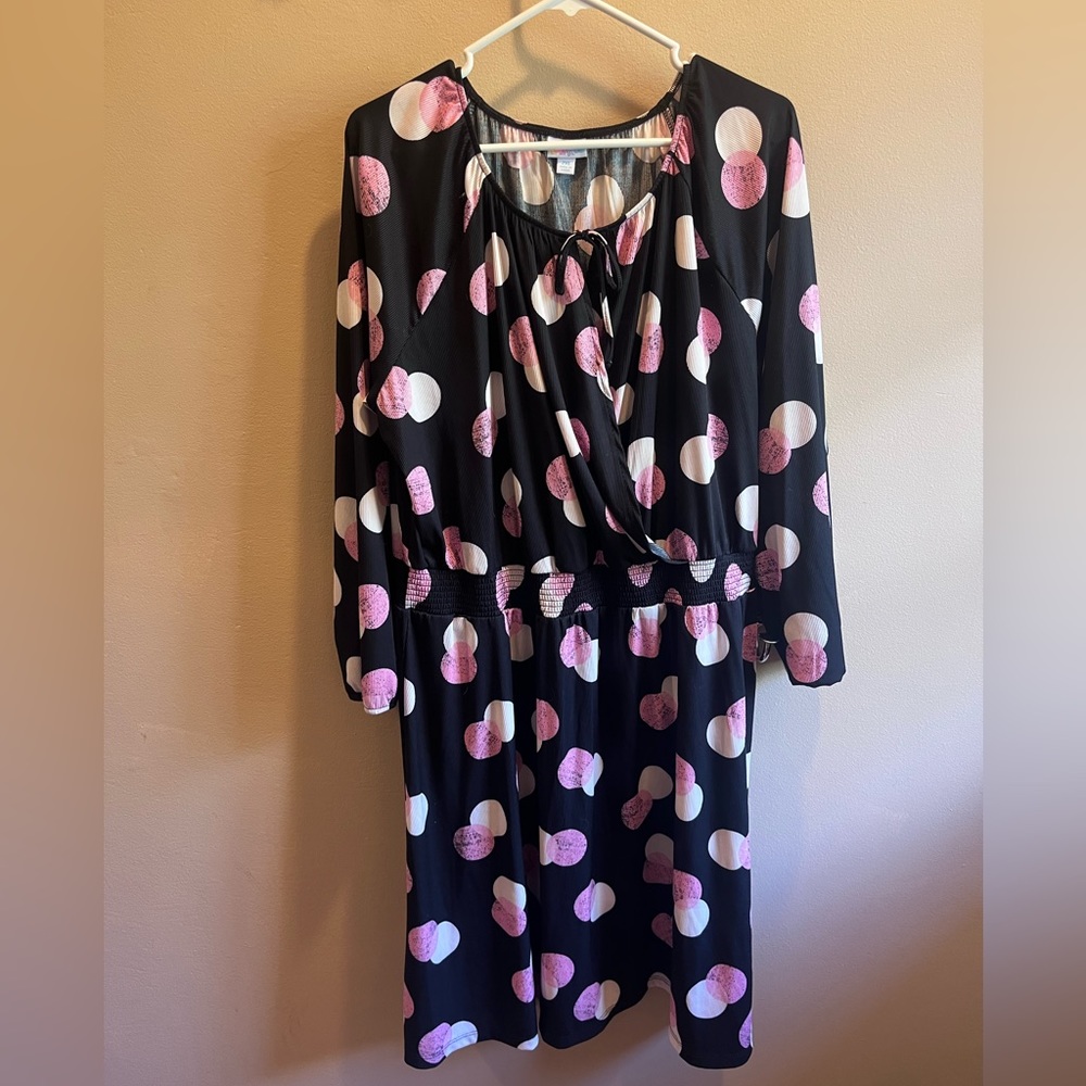 So pretty!  Polka dot Lularoe tie-neck dress. Very flattering.  Knee-length. 2XL